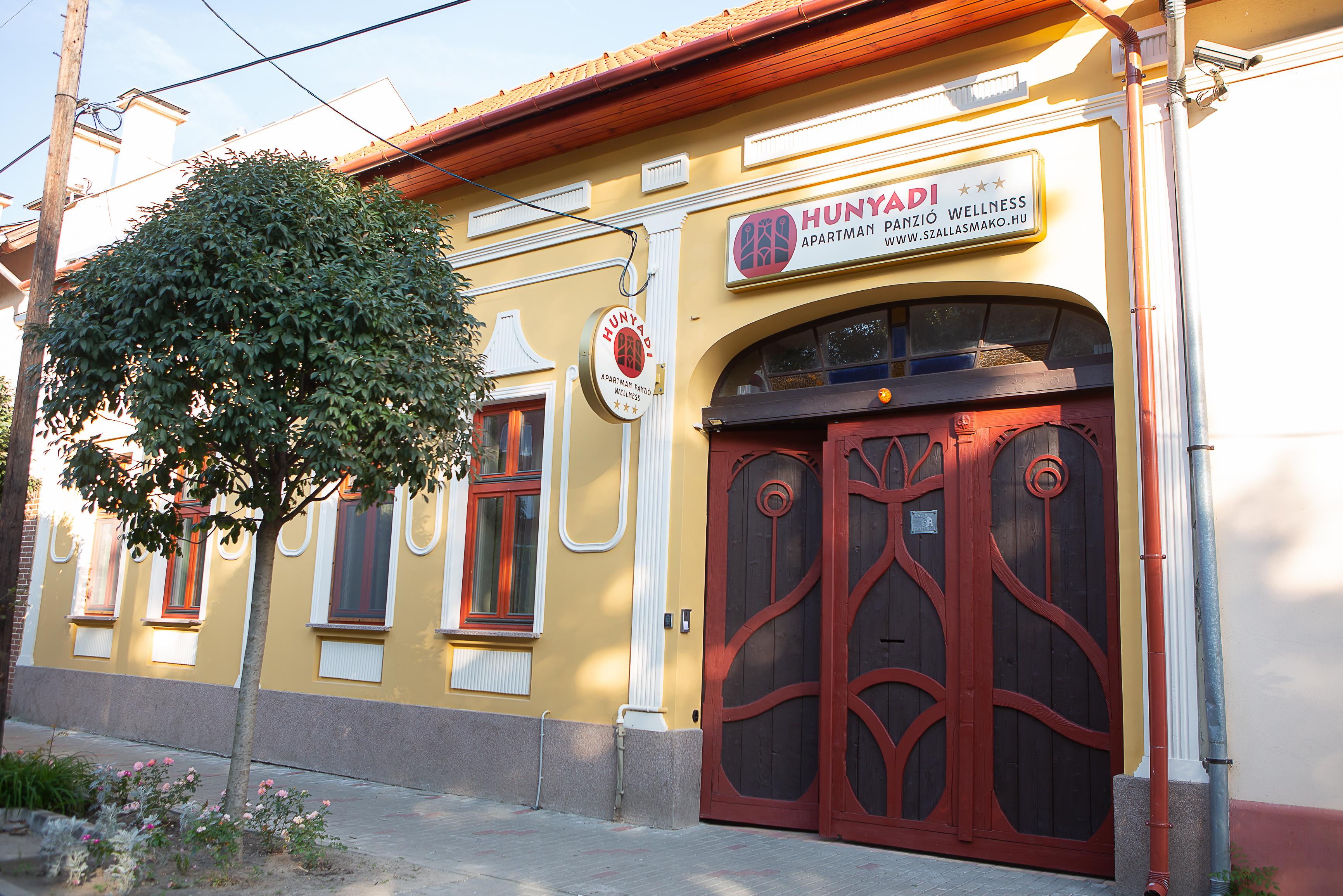 Hunyadi Panzió és Apartman