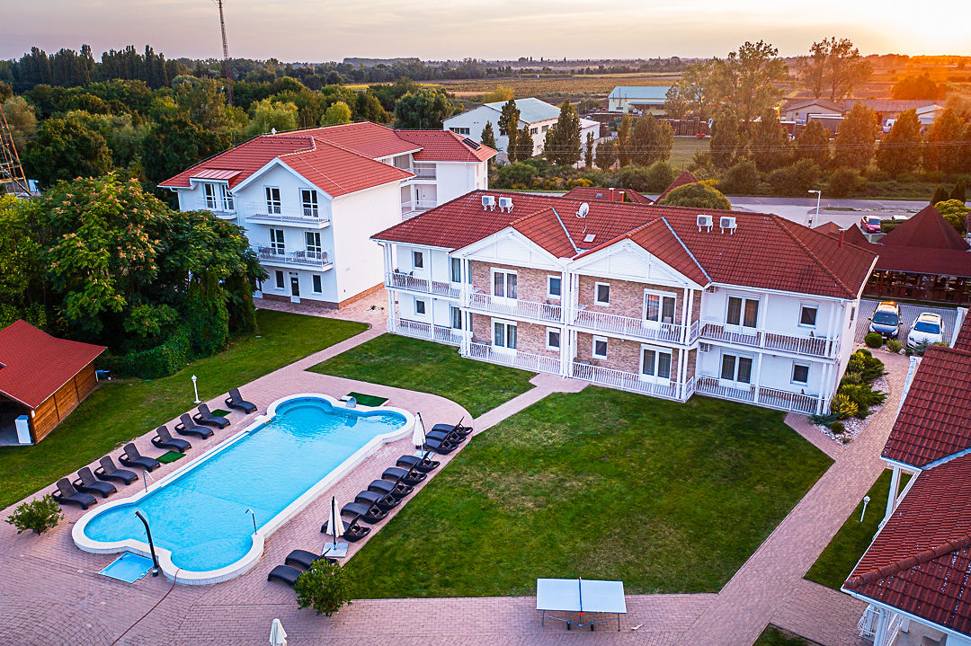 Aranyszarvas Panzió****, Étterem és Grillterasz