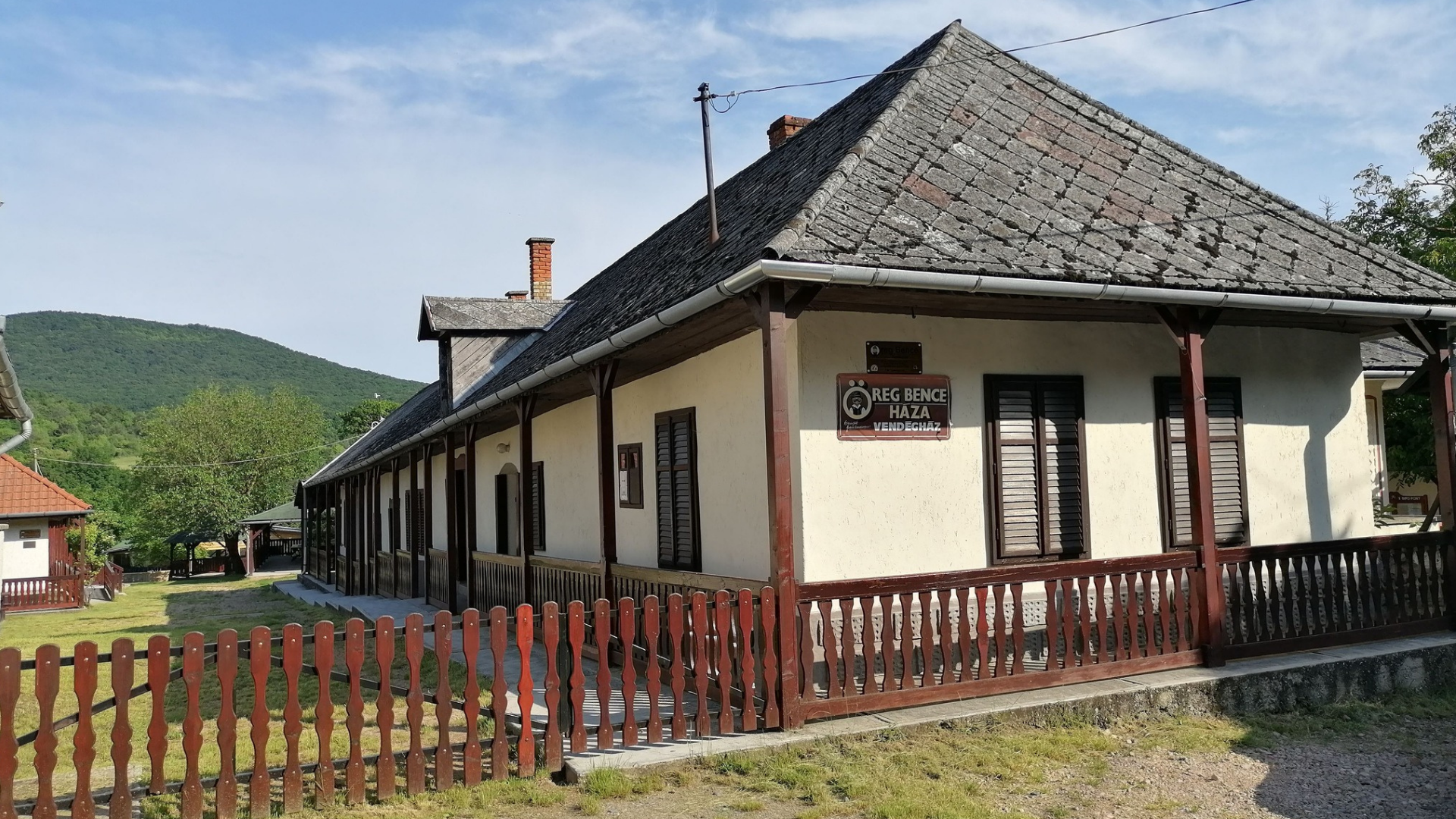 Öreg Bence Turistaház és Erdei Iskola